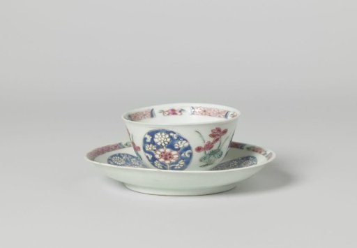 Bell-shaped cup and saucer with lotusplants and roundels with chrysanthemum scrolls