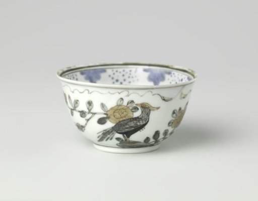 Bell-shaped cup with two pheasants on a rock in a leaf-shaped panel