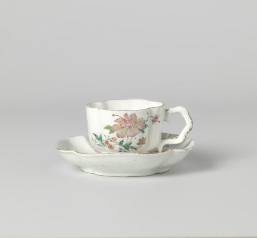 Four-lobed cup with handle with flower sprays and butterflies