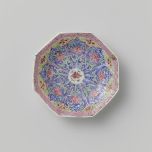 Octagonal saucer with lotus-shaped panel with lotus scrolls and diaper pattern