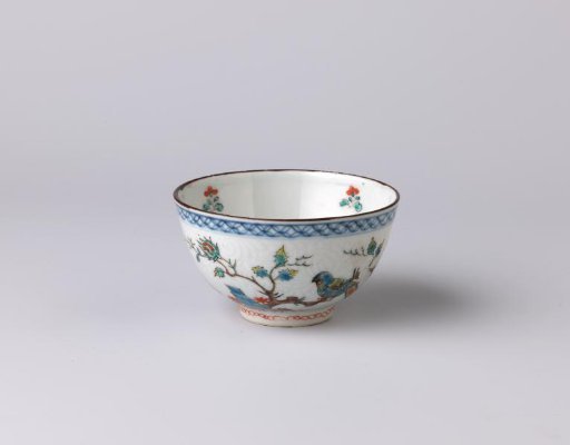 Bowl with inscribed floral scrolls and a tree with parrots