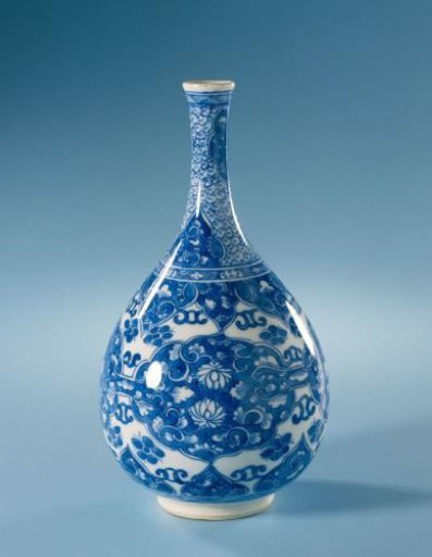 Pear-shaped bottle vase with panels with lotus scrolls