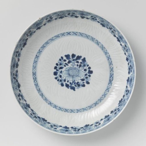Saucer-dish with flower sprays and incised flower petals