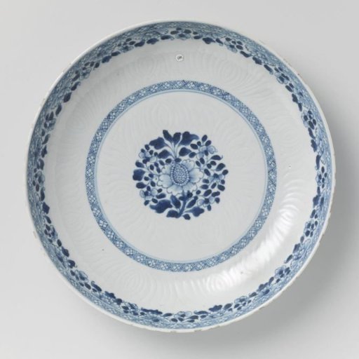 Saucer-dish with flower sprays and incised flower petals