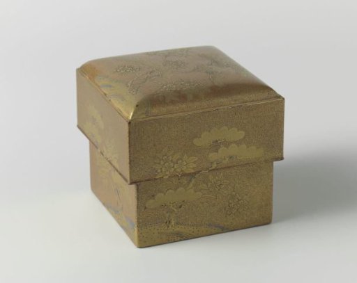 Square box with pine trees and cherry blossoms in maki-e on a nashiji ground