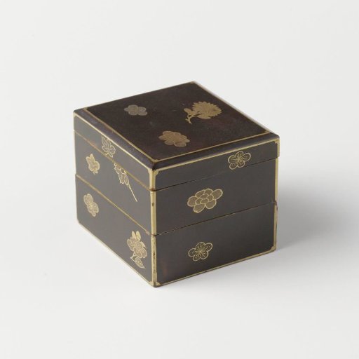Square stacking box, black lacquer with straw flowers in gold-makie