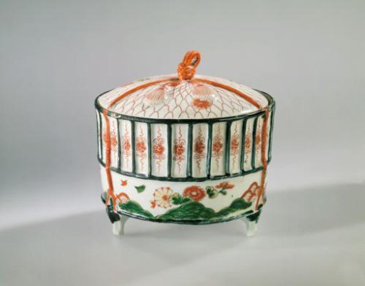 Cylindrical covered box in the shape of a cricket's cage