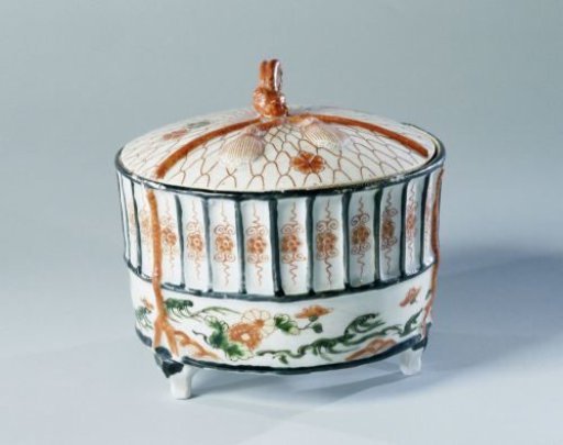 Cilidrical covered box in the shape of a cricket's cage