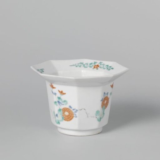 Octagonal bowl with chrysanthemum