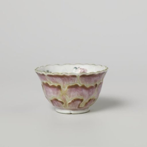 Bell-shaped cup modelled in the shape of a flower