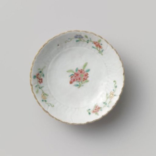 Saucer in the shape of a flower