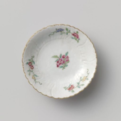 Saucer in the shape of a flower