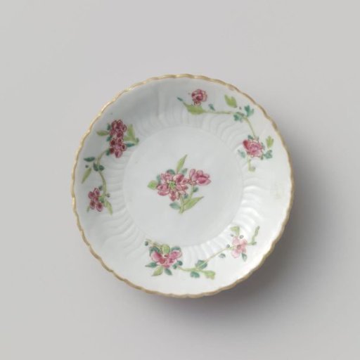 Saucer in the shape of a flower