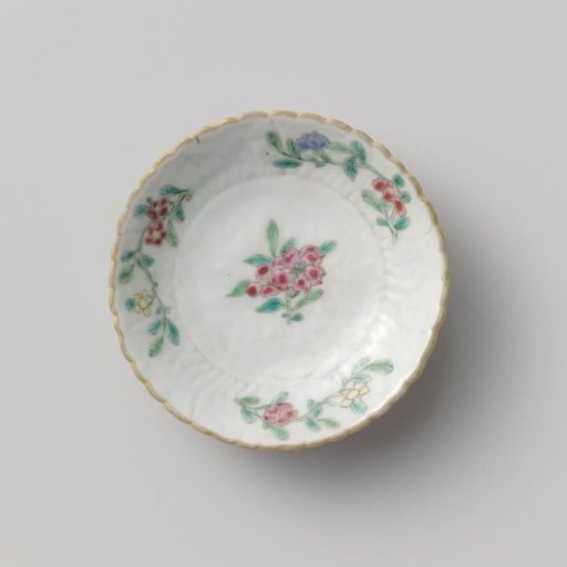 Saucer in the shape of a flower