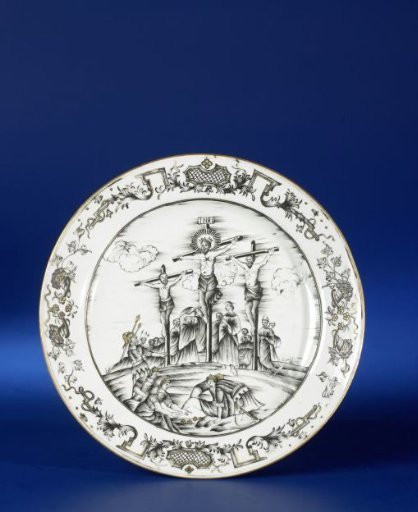 Plate with an image of The Crucifixion