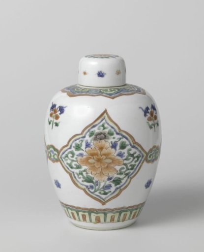 Covered jar with ruyi-heads and flowers