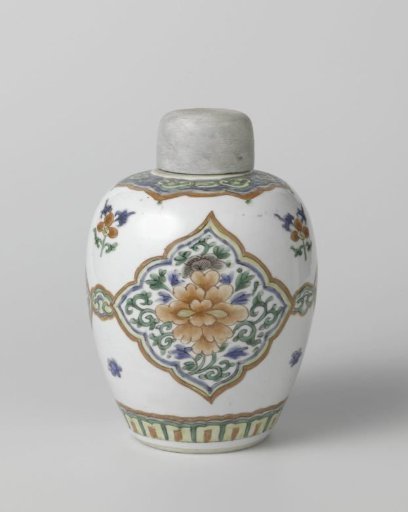 Covered jar with ruyi-heads and flowers