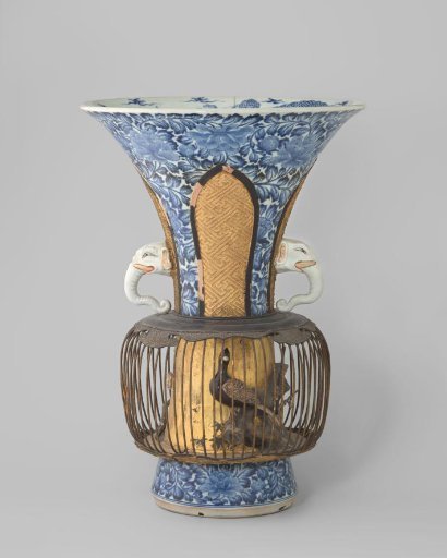Trumpet-shaped beakervase with a metal birdcage