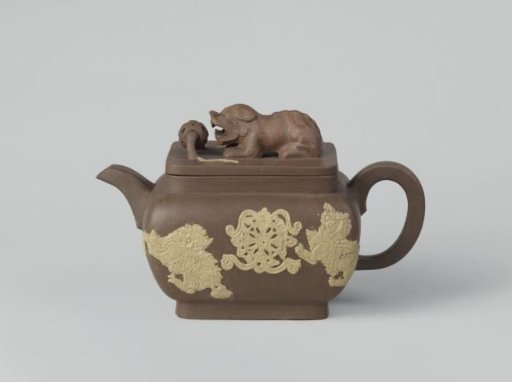 Square teapot with shishi in relief