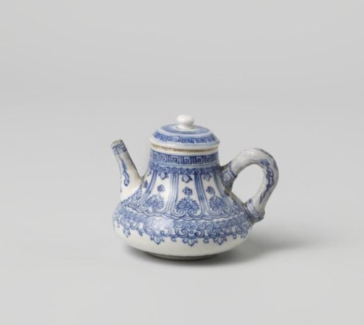 Teapot with stylized lotus scrolls, ruyi-motif and ornamental borders