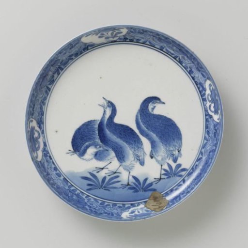Saucer-dish with three quails