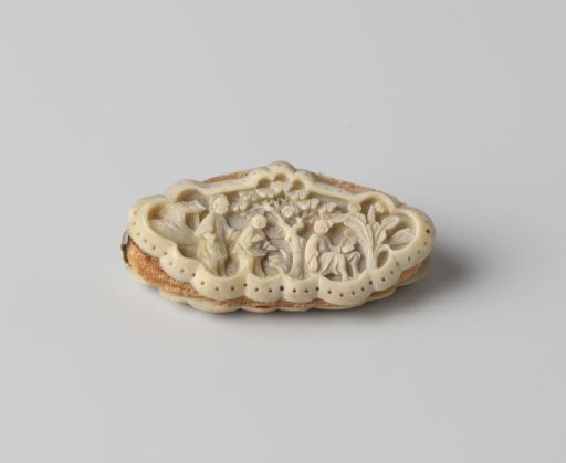 Pin cushion with top and bottom of ivory