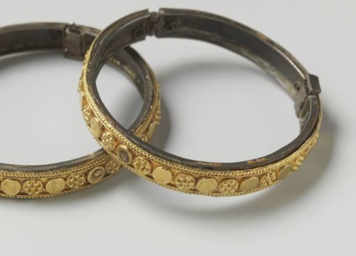 Pair of bracelets (chandan churi)