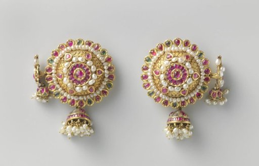 Pair of earrings (phuljhumka)