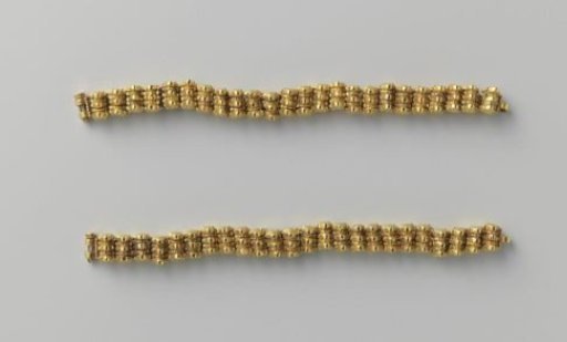 Pair of armlets (pahunchi)