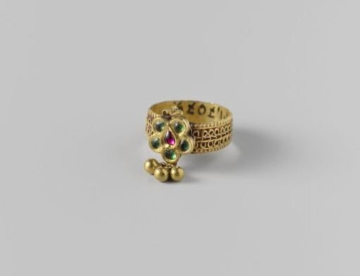 Pair of hand ornaments with rings (hathiphul)