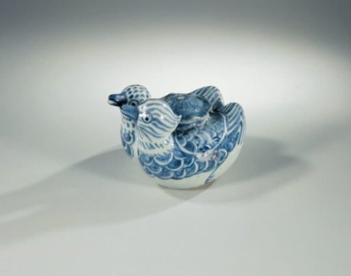 Ewer in the shape of two ducks with a lotuspetal-shaped cover