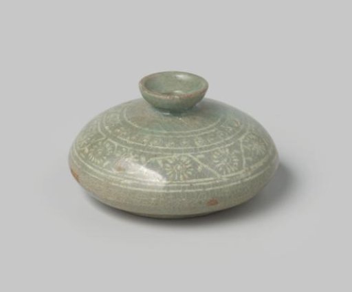 Oil bottle with ornamental borders and flowers