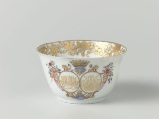 Bell-shaped cup from the 'Swellengrebel service' with a double crowned monogram and a border with floral scrolls
