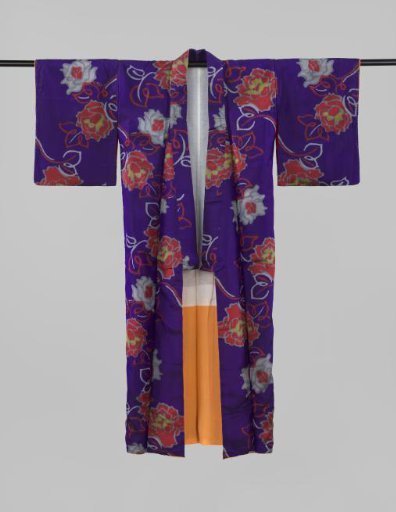 Women's kimono with roses