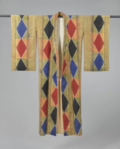 Women's kimono with geometric patterns