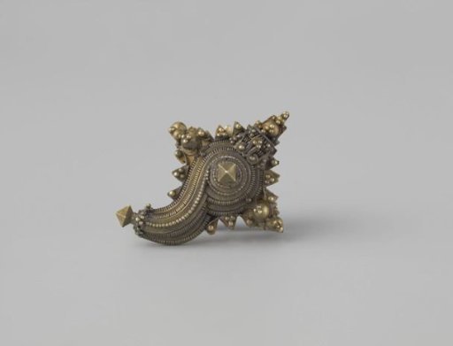 Gold Earring in the Form of a Shell