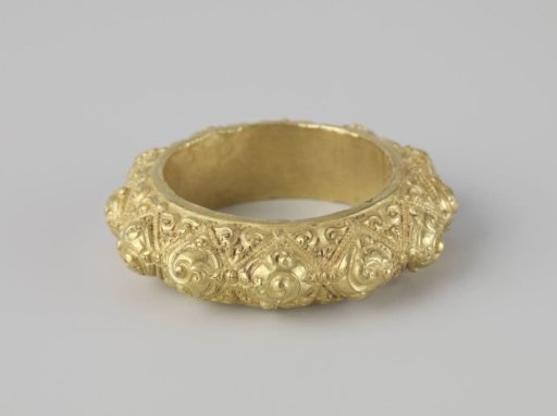 Gold bracelet