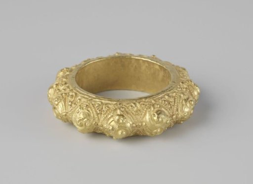 Gold bracelet