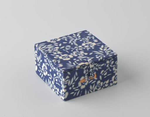 Box belonging to a water dropper in the shape of an airplane