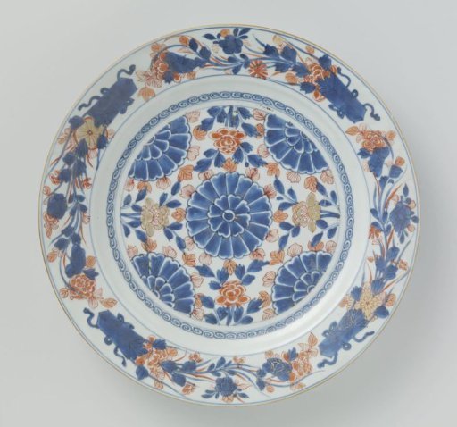 Dish with stylized flower heads, flower sprays and bouquets