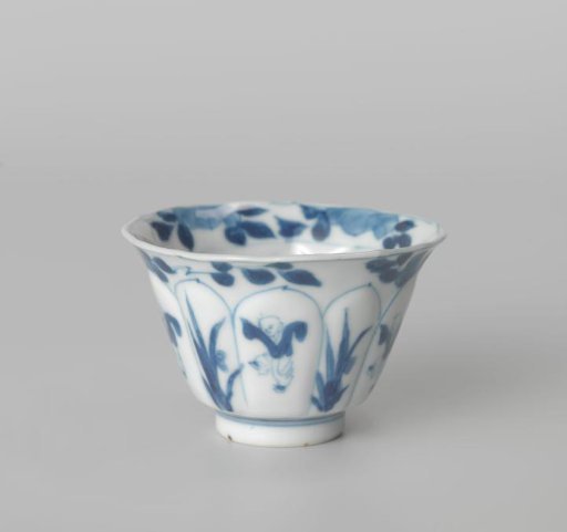 Bell-shaped bowl with plants and playing boys in moulded, petal-shaped panels