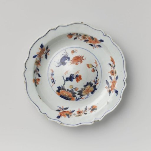 Saucer with crabs, peony sprays and raised centre