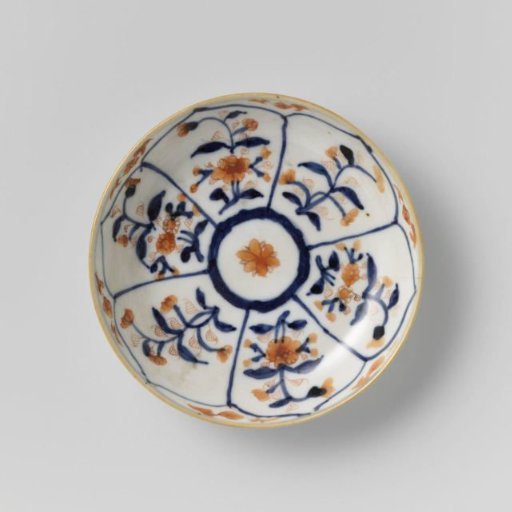 Saucer with petal-shaped panel around a central medallion, filled with flower sprays