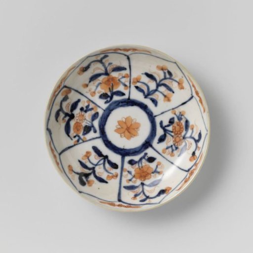 Saucer with petal-shaped panel around a central medallion, filled with flower sprays