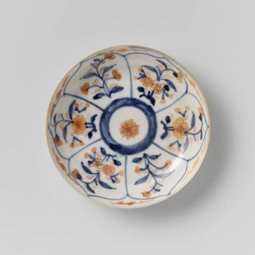 Saucer with petal-shaped panel around a central medallion, filled with flower sprays