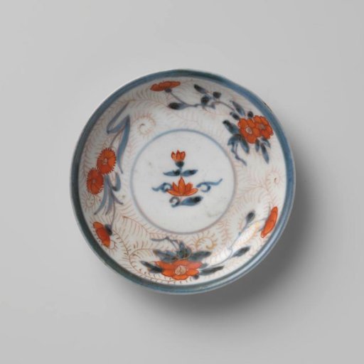 Saucer with flower sprays and foliate scrolls