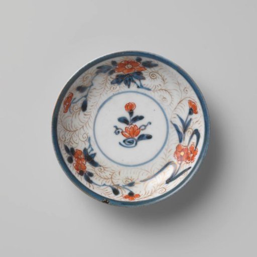 Saucer with flower sprays and foliate scrolls