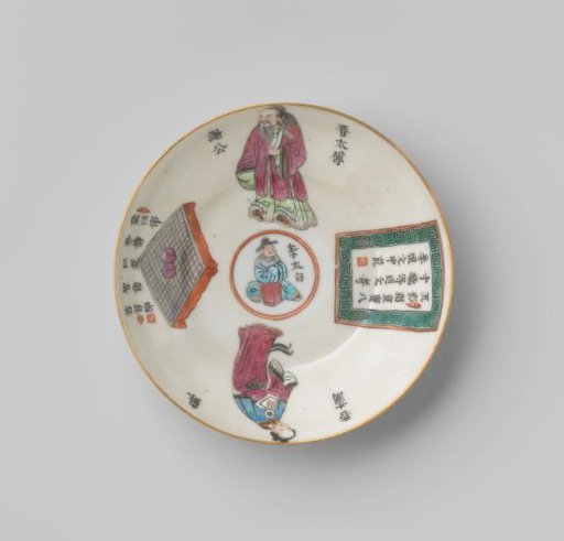 Saucer with figures, a go-bord and inscriptions
