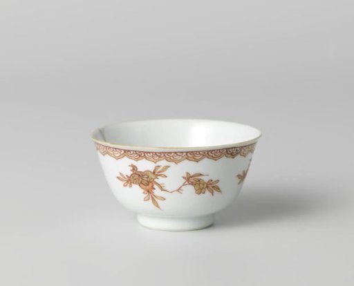 Cup with fruit sprays and ruyi-border