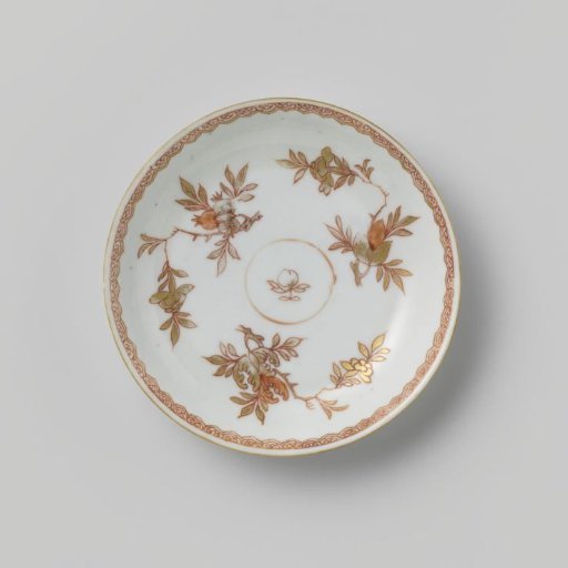 Saucer with fruit sprays and ruyi-border